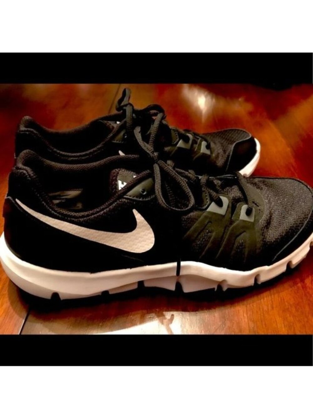 Men’s NIKE Black & White Running Shoes - Size 10